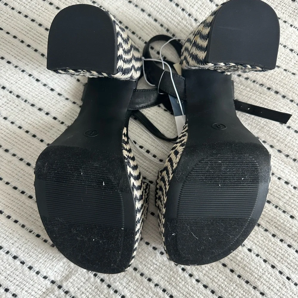 Black and White Platform Sandals - Picture 2 of 5